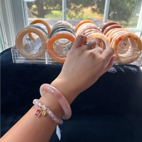 Shetai Jade Bangle - Picture 7 of 9